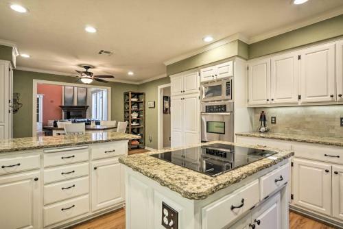 Upscale House With Pool - By Historic Route 66!