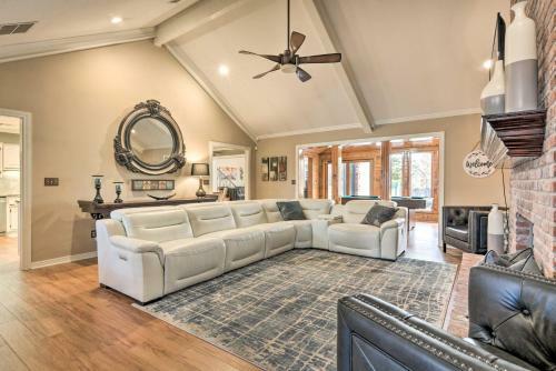 Upscale House With Pool - By Historic Route 66!