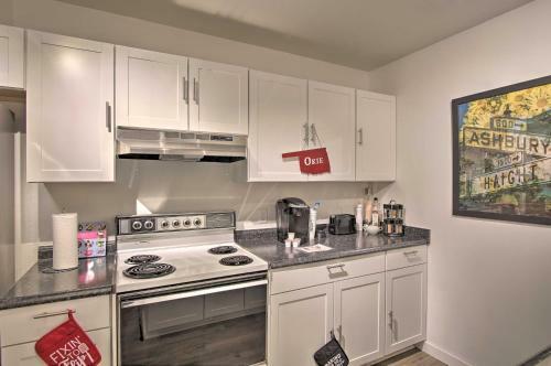 Townhome With Fireplace, Walk To Shops And Dining!
