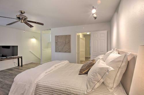Townhome With Fireplace, Walk To Shops And Dining!