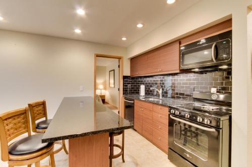 Wall Street Condo #114