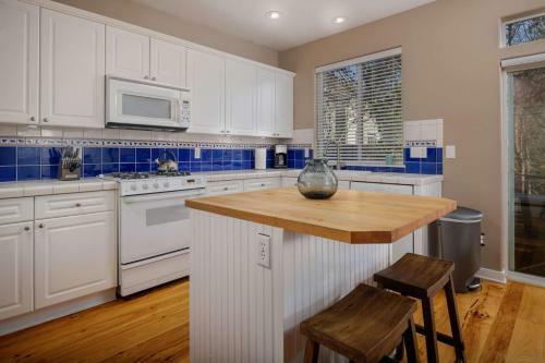 Beaverton Creek Cottage