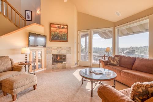 River Ridge Three-bedroom Condos
