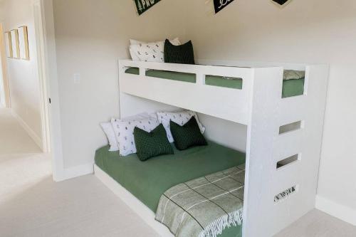 Bend Mountain Modern