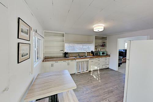 Walkable Galveston Corridor Gem With Home Office Home