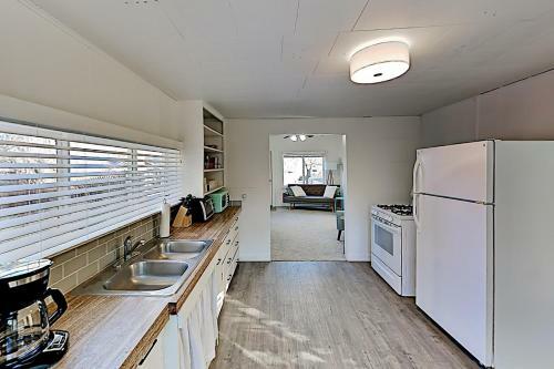 Walkable Galveston Corridor Gem With Home Office Home