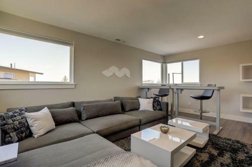 Ruby Peak Spacious & Comfortable Home - 30 Day Minimum Home