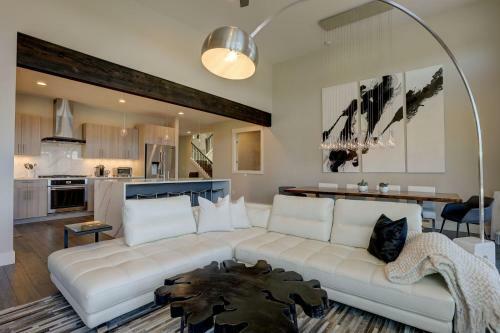 Ruby Peak Spacious & Comfortable Home - 30 Day Minimum Home