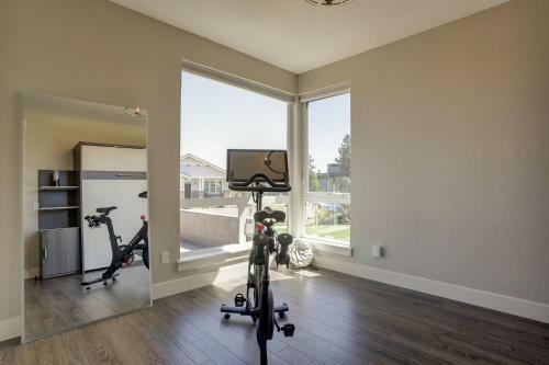 Ruby Peak Spacious & Comfortable Home - 30 Day Minimum Home