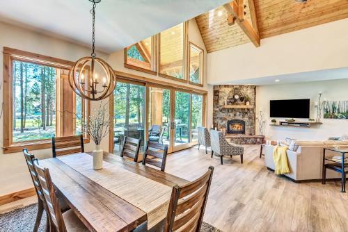 Apartamento New Listing! Duplex On Deschutes River With Hot Tub Duplex