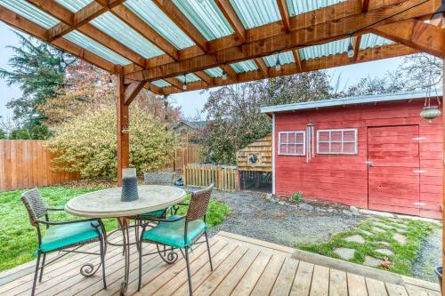 Cozy Coleman St. Cottage