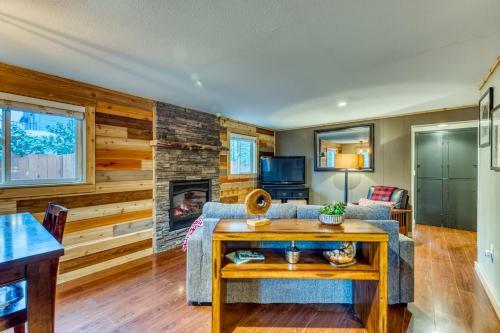 Cozy Coleman St. Cottage