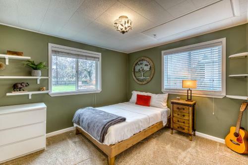 Cozy Coleman St. Cottage