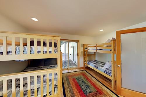 River Meadows Haven - Ac, Deck, Pool - 2,150 Sq Ft Home