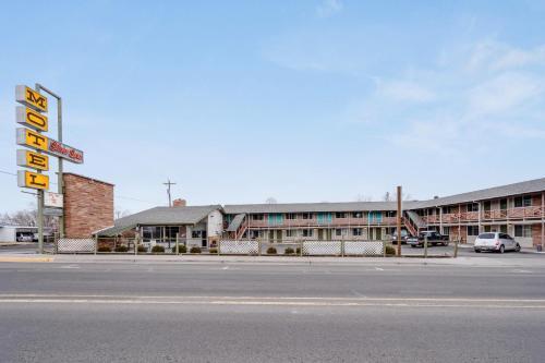 Hotel Oyo Silver Spur Burns Hwy 20