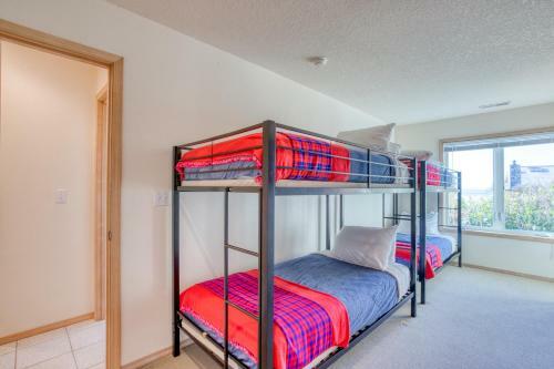 Chapman Point Cannon Beach Home With Hot-tub