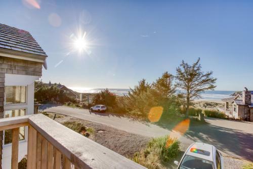 Chapman Point Cannon Beach Home With Hot-tub