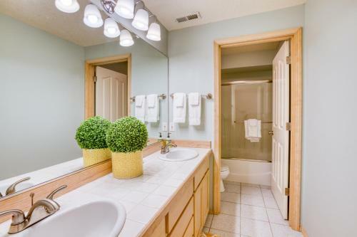 Chapman Point Cannon Beach Home With Hot-tub
