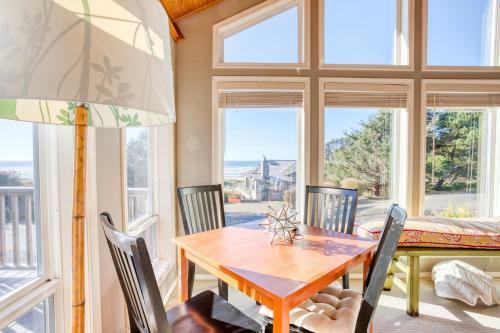 Chapman Point Cannon Beach Home With Hot-tub