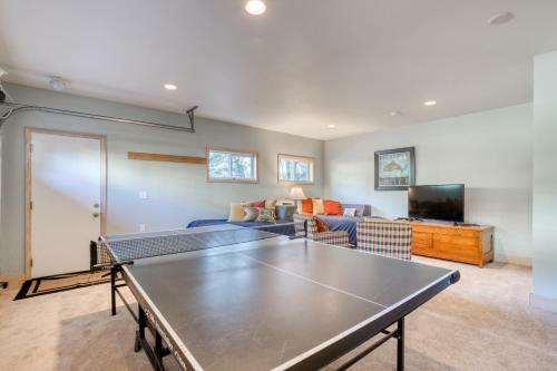 Chapman Point Cannon Beach Home With Hot-tub