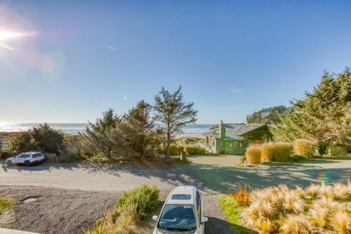 Chapman Point Cannon Beach Home With Hot-tub