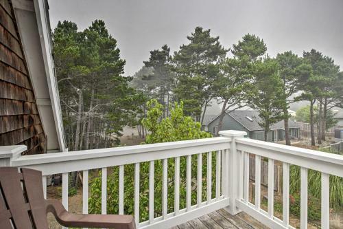 Dog-friendly Home With Hot Tub And Deck Walk To Beach