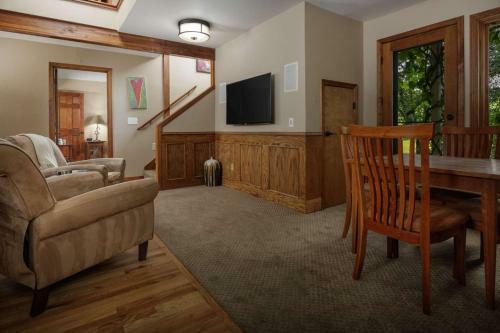 The Brookside Inn Manor