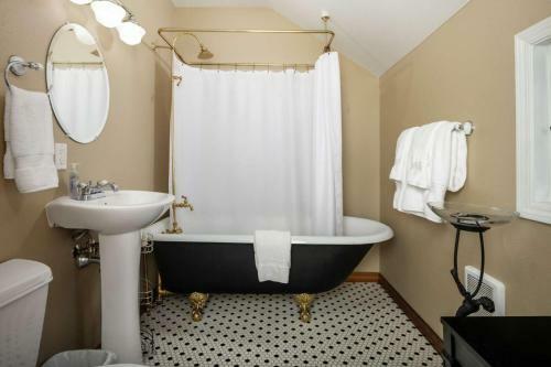 The Brookside Inn Manor