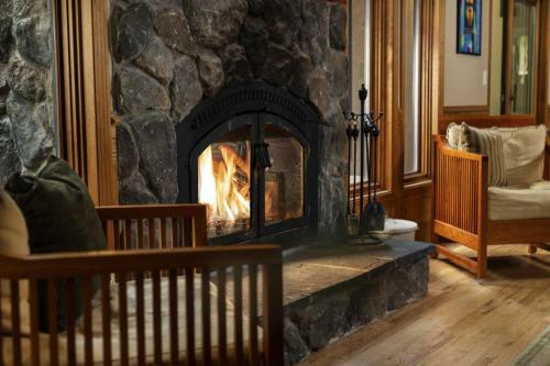 The Brookside Inn Manor