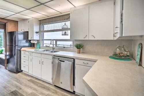 Serenity By The Sea - Chic Oceanfront Home!
