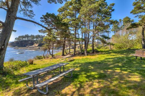 Spyglass Inn