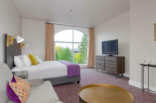 The Dundee - A Trace Hotel