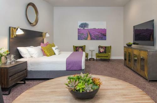 The Dundee - A Trace Hotel