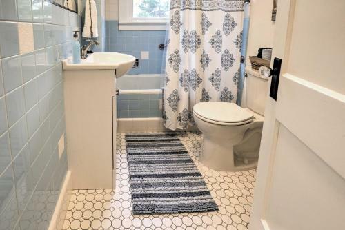 Central Eugene House With Updated Interior And Yard!