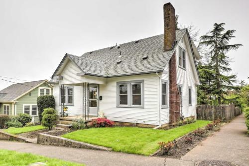 Central Eugene House With Updated Interior And Yard!