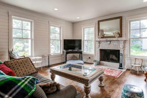 Modern Gearhart Getaway, Walk To Beach And Downtown!