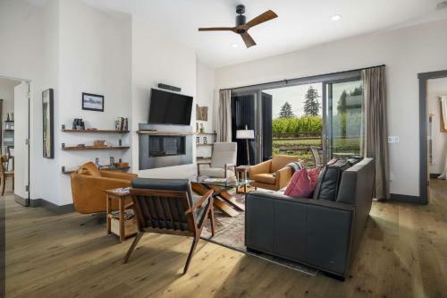 Dundee Hills Villa