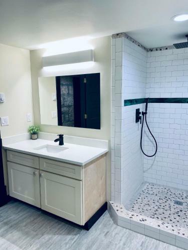Luxury 2bedrooms 2kingbeds Historic Building