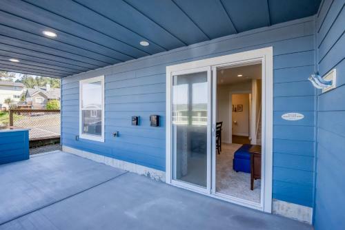 Oceanview Townhome - Pet Friendly - Sleeps 6 - King