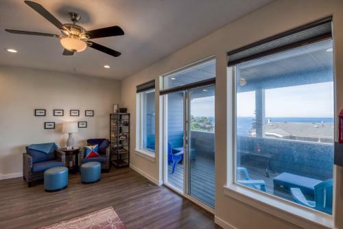 Oceanview Townhome - Pet Friendly - Sleeps 6 - King