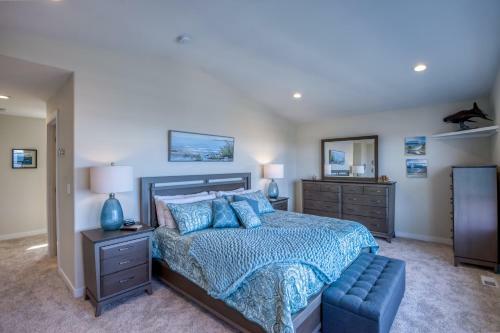 Oceanview Townhome - Pet Friendly - Sleeps 6 - King