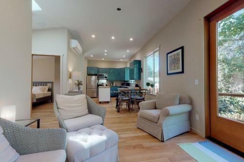 2 Bed 1 Bath Vacation Home In Gold Beach
