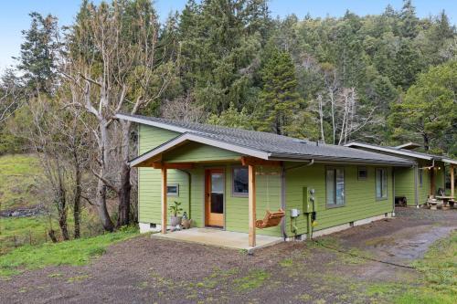 2 Bed 1 Bath Vacation Home In Gold Beach