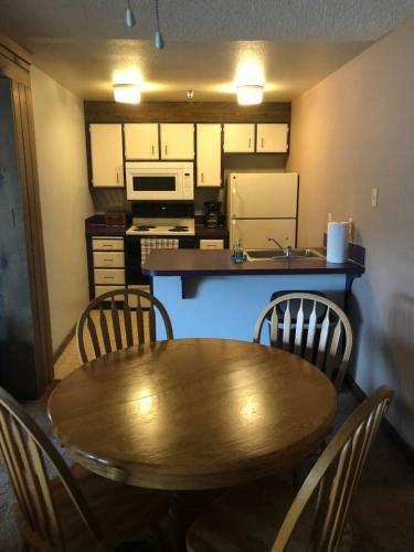 Skiers Paradise! Close To Slopes + Heated Pool!