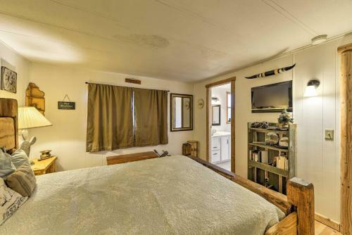 Rustic Grants Pass Rental Across From Rogue River!