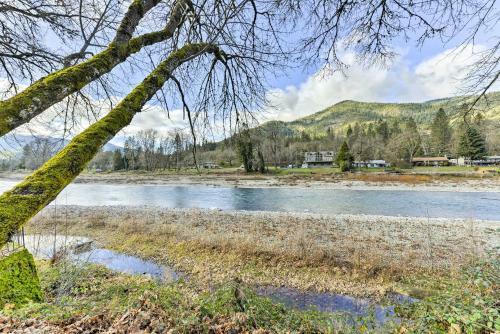 Rustic Grants Pass Rental Across From Rogue River!