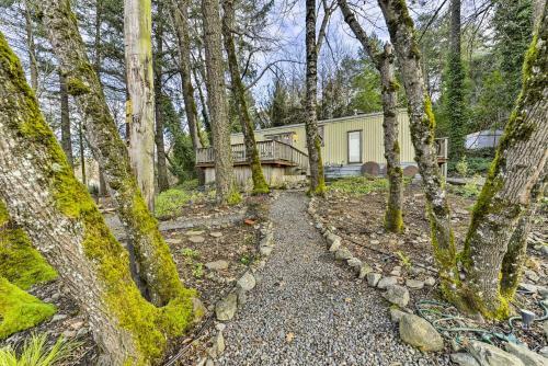 Rustic Grants Pass Rental Across From Rogue River!