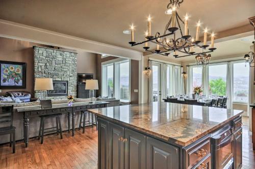 Group-friendly Hood River House With Deck, Game Room