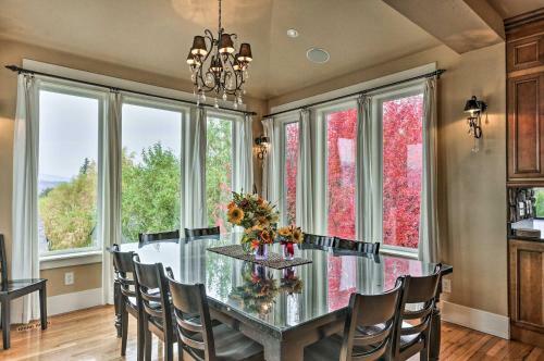 Group-friendly Hood River House With Deck, Game Room