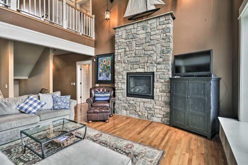 Group-friendly Hood River House With Deck, Game Room